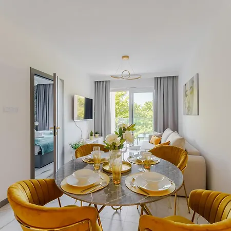 Zlota Perla Z Widokiem Na Morze By Perlowa Przystan Rent דירה