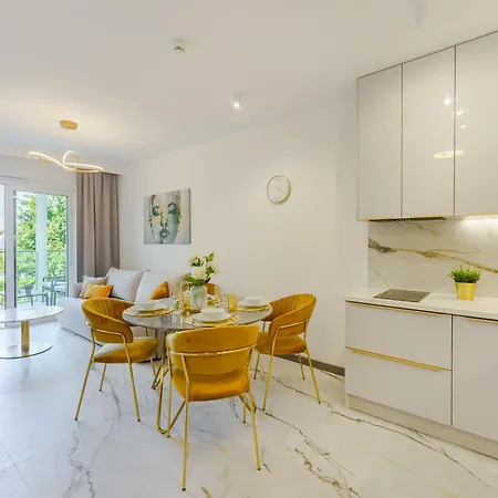 Zlota Perla Z Widokiem Na Morze By Perlowa Przystan Rent דירה סיאנוז'טי