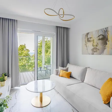 Zlota Perla Z Widokiem Na Morze By Perlowa Przystan Rent