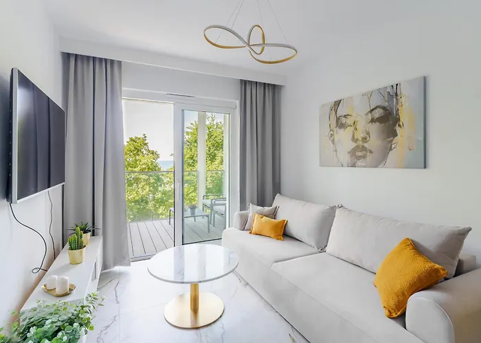 Zlota Perla Z Widokiem Na Morze By Perlowa Przystan Rent